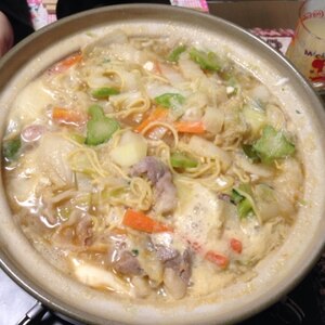 肉野菜の煮込みラーメン